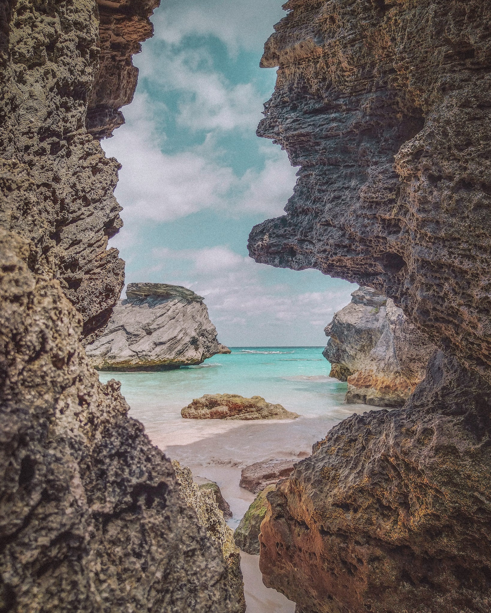 Looking through rocks to the sea in Bermuda, promoting SIMOVO eSIMs