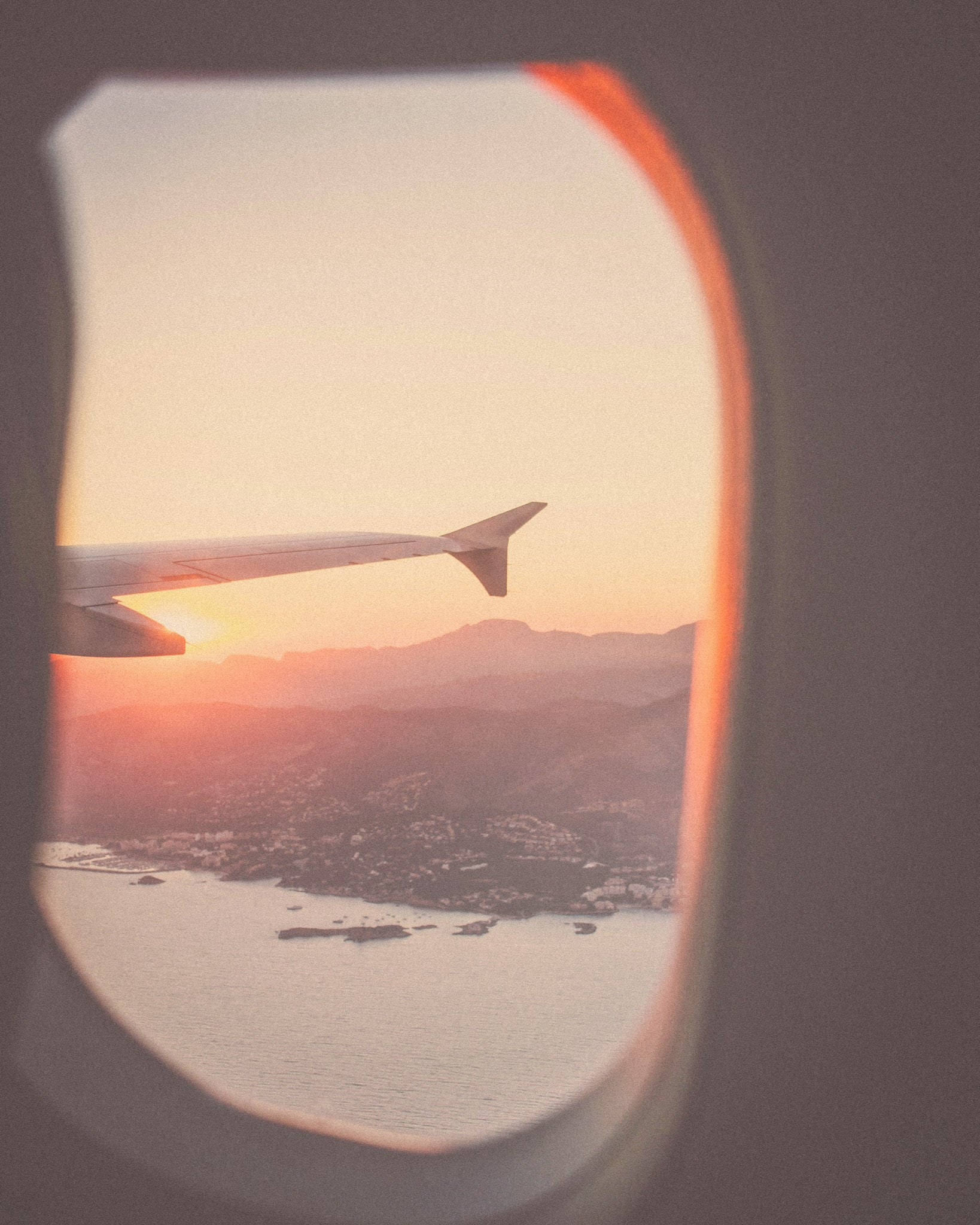 Best eSIM Provider: SIMOVO vs Airalo vs Holafly